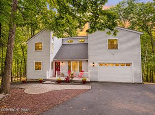 203 Saint Andrews Dr, Bushkill, PA 18324