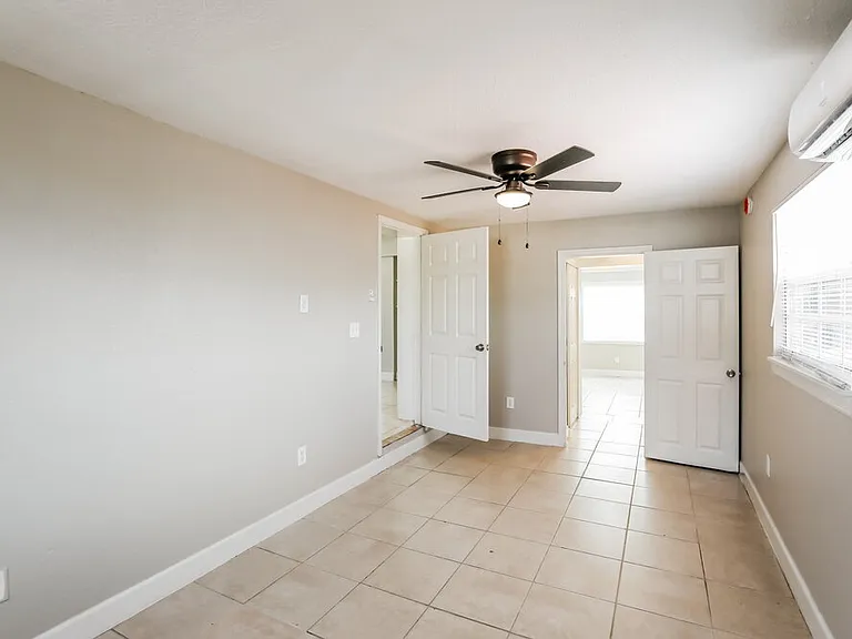 5319 NE 17th Ave — Photo 11