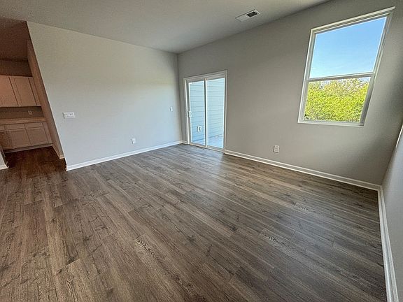4th image of 334 Carp Ct