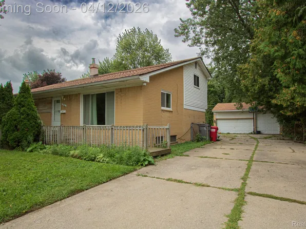 35501 Griswald St, Clinton Township, MI 48035