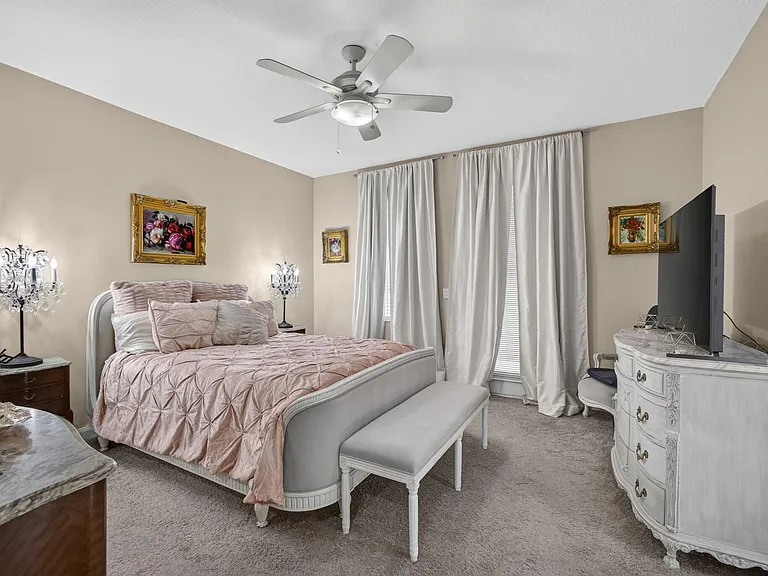 213 Barcelona Dr — Photo 37