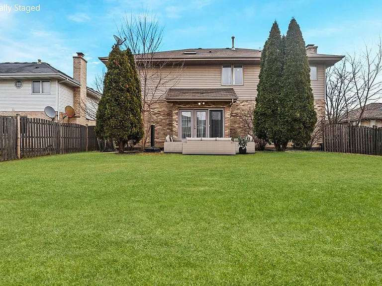 520 N Veterans Pkwy — Photo 32