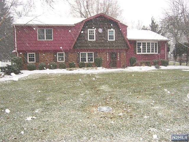 1st image of 40 Leona Ct