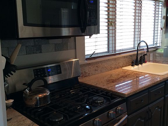 3rd image of 181 W Walnut St