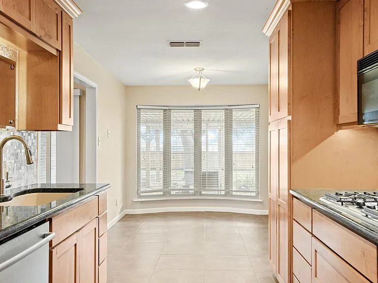 611 Field St — Photo 12