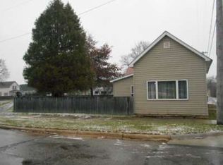 109 S 16th St, Gladstone, MI 49837