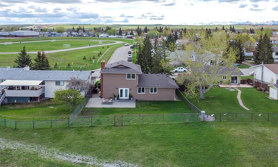 569 S Schofield St, Pincher Creek, AB T0K 1W0 MLS A2048003 Zillow