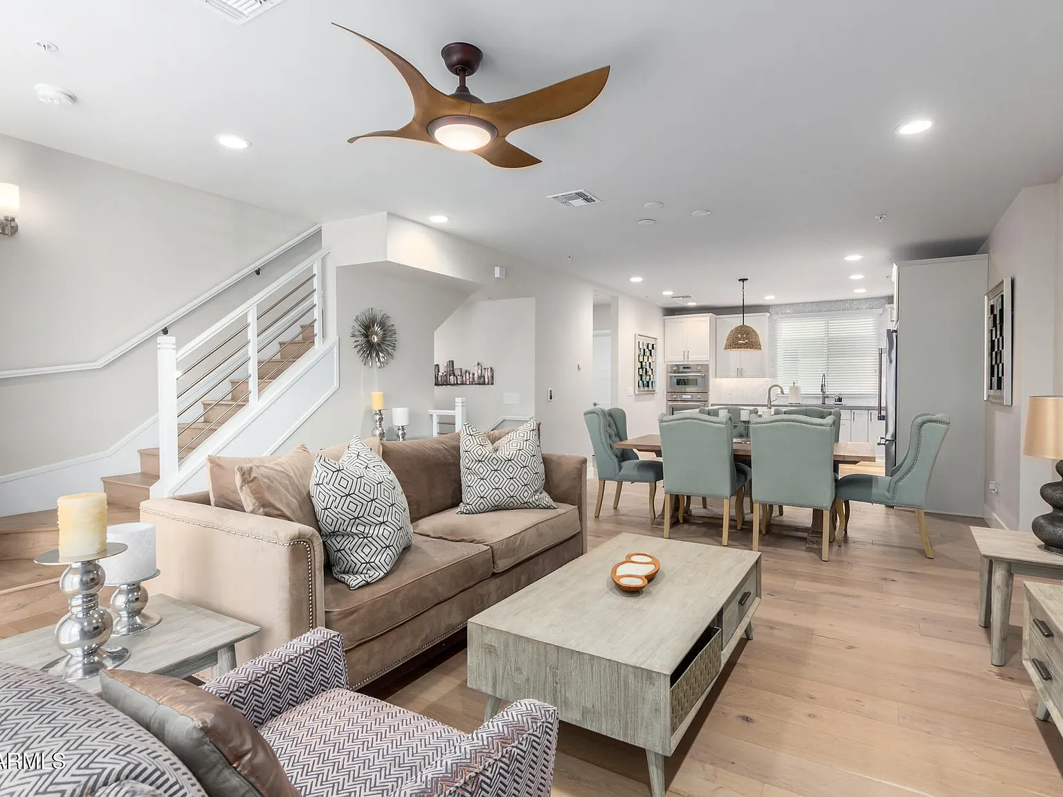 3 bed, 3.5 bath, 1816 sqft, $5,000 — Photo 2