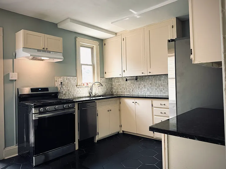 277 E Mithoff St — Photo 18