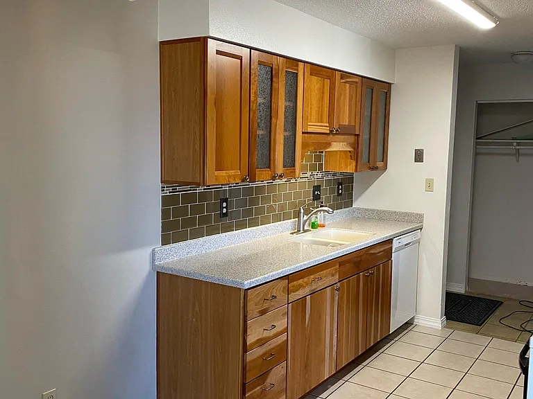 4460 S Poplar St #102 — Photo 12