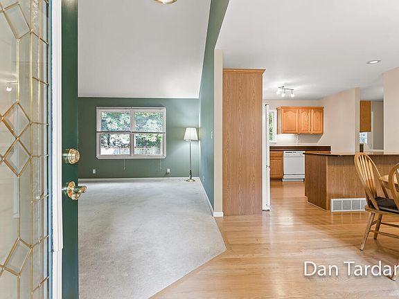 3rd image of 15297 Millhouse Ct