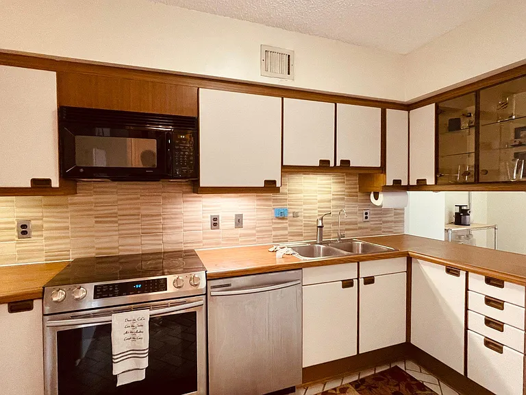 1300 Crystal Dr #704 — Photo 13
