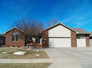 806 Chestnut St, Harrisburg, SD 57032