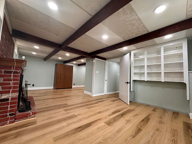 443 Bath Ave — Photo 37