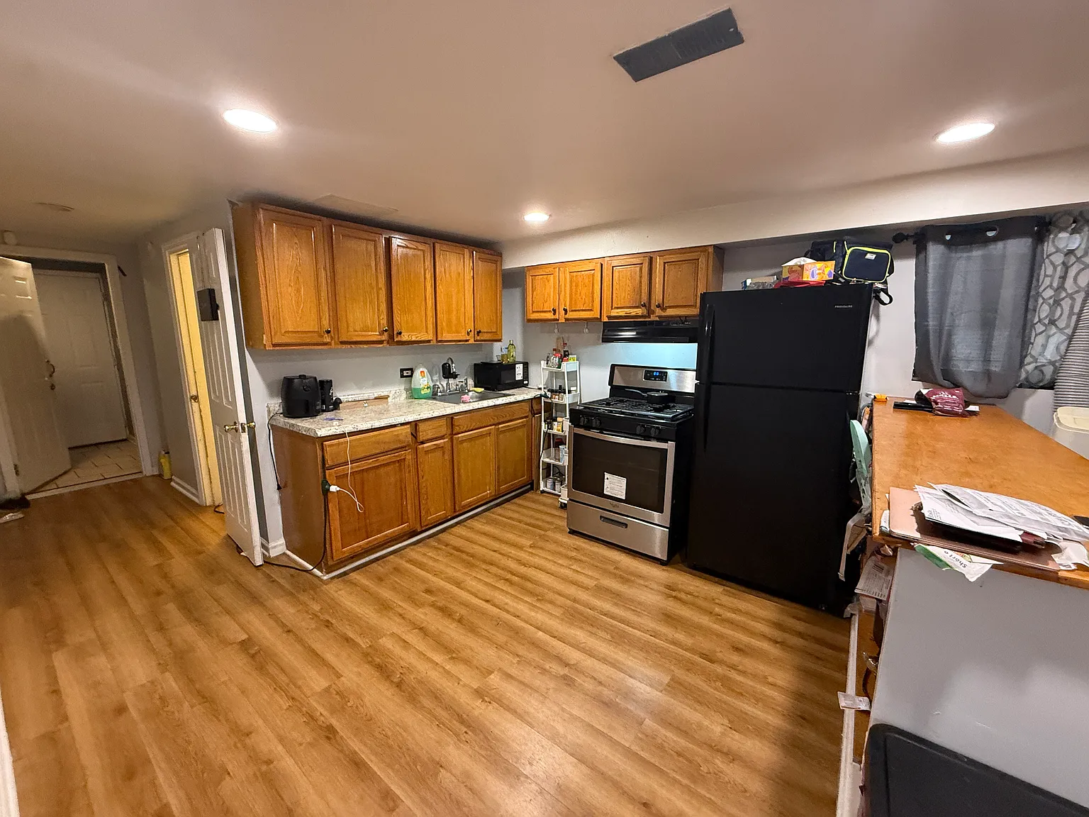 3 bed, 1100 sqft, $1,600 — Photo 4