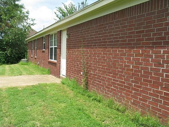 2nd image of 170 Center Oak Dr