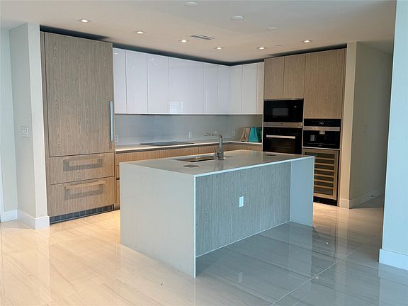 4th image of 3100 N Ocean Drive #P 903