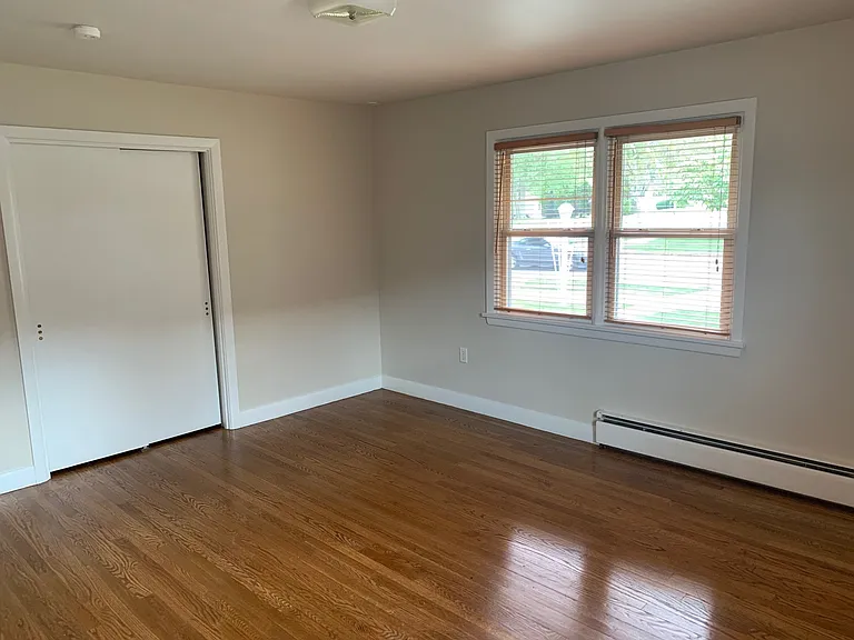 847 E Maple St — Photo 30