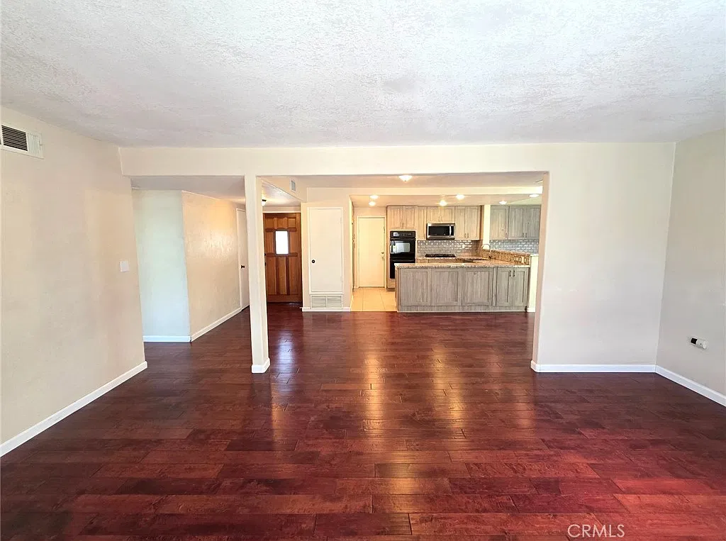 3 bed, 1655 sqft, $4,395 — Photo 3