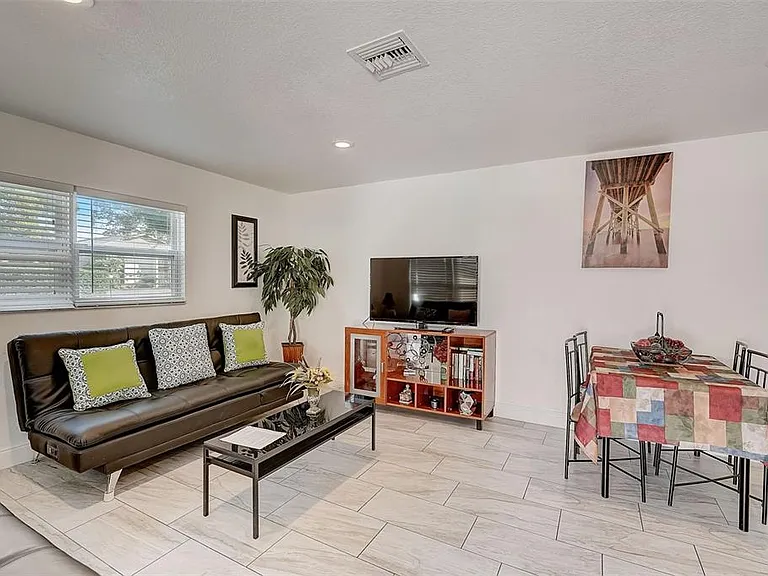 626 S Osprey Ave — Photo 3