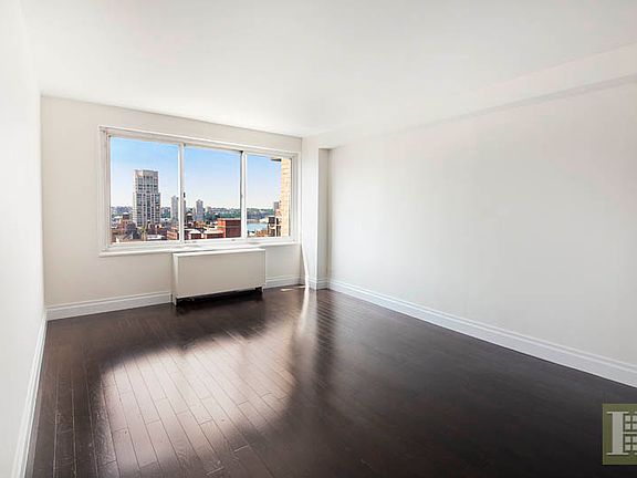 4th image of 201 W 70th St APT 24K