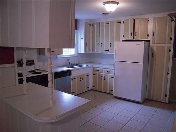 3rd image of 760 Callaway Dr
