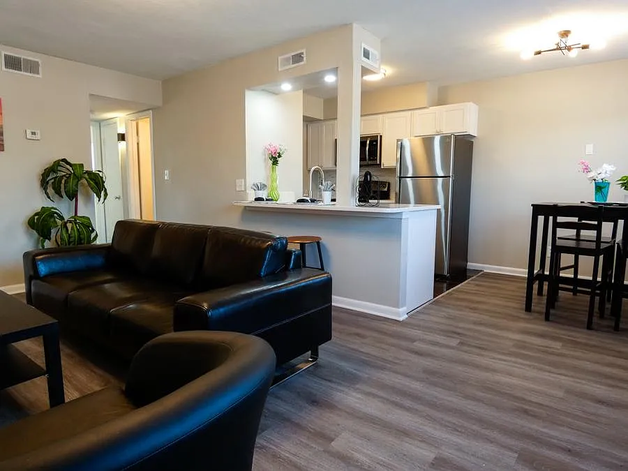 2 bed, 750 sqft, $1,499 — Photo 4
