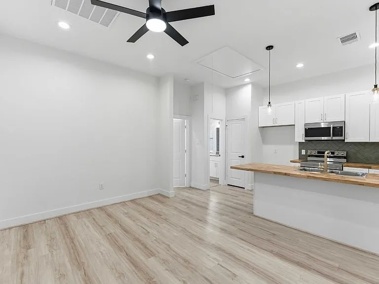 7809 Dyer St — Photo 4