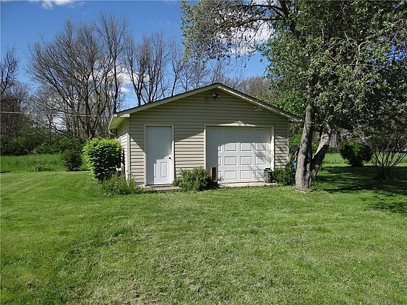 3rd image of 2104 Anita Ln