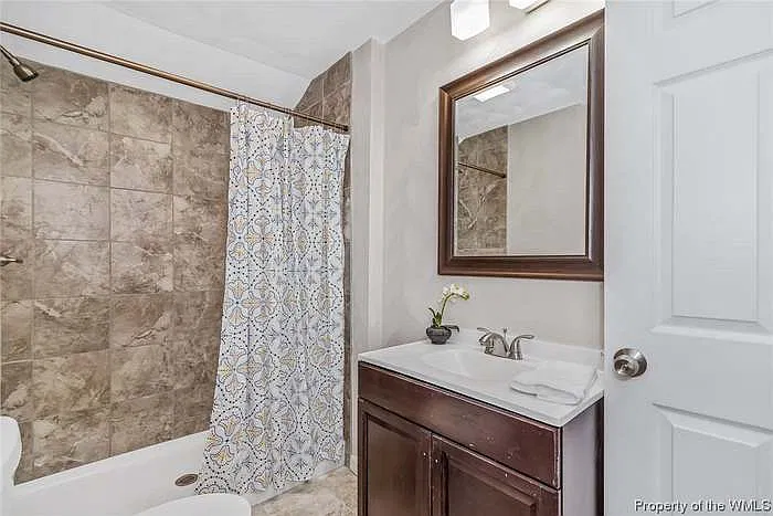 4 bed, 3.5 bath, 2048 sqft, $900 — Photo 4