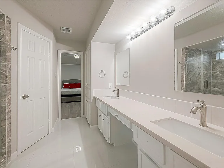 6107 Sanford Rd — Photo 39