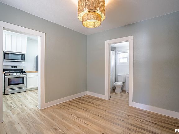 4th image of 303 Washington St
