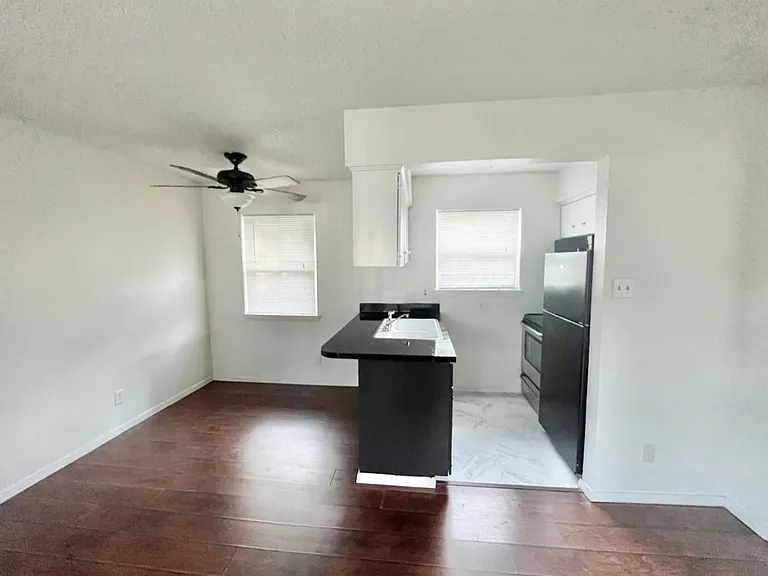 4811 Live Oak St — Photo 11