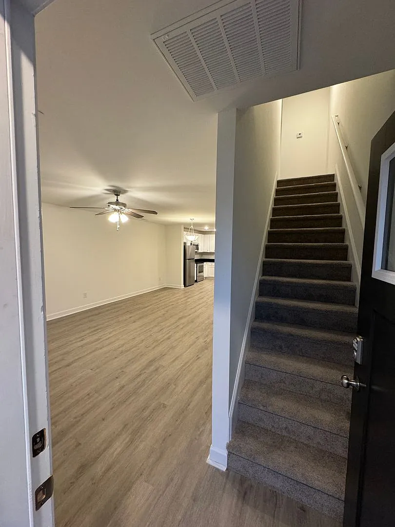 New Construction! 3 bed 2.5 bath townhome — Photo 3