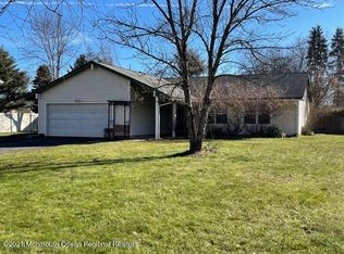 3 Hillcrest Rd, Manalapan, NJ 07726