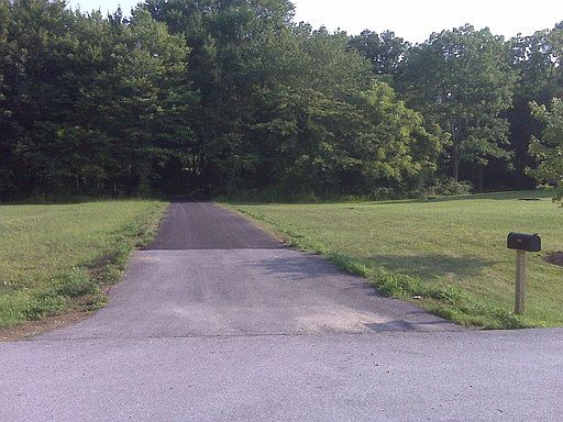 5th image of 104 Tucker Ln