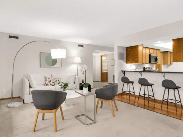 6051 Laurel Ave APT 108, Golden Valley, MN 55416