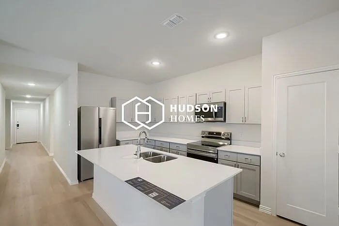 4 bed, 2.0 bath, 1788 sqft, $1,699 — Photo 4