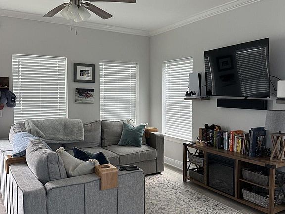 5th image of 1006 W Main St