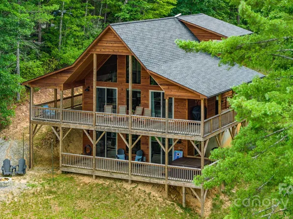 191 Lexington Dr, Brasstown, NC 28902