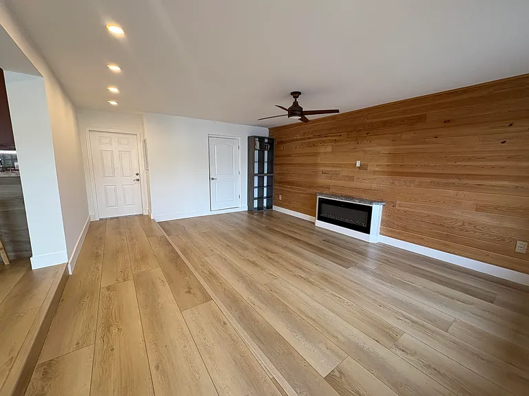 1032 NE 16th Ter — Photo 9