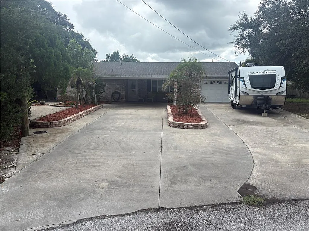 2 bed, 3.0 bath, 1352 sqft, $2,300 — Photo 2