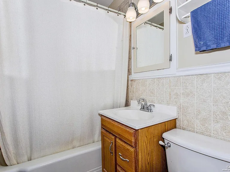1304 Pershing St — Photo 9