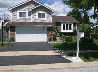 1062 E Meadow Lake Dr, Palatine, IL 60074