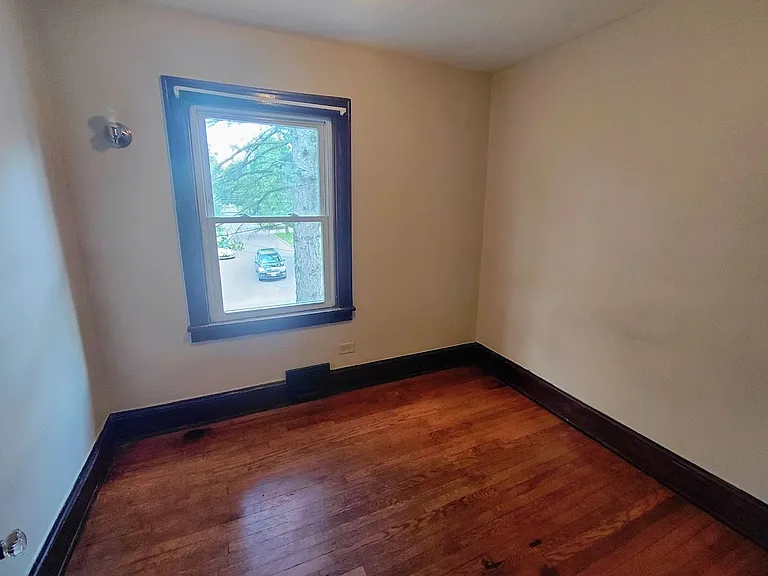 697 Crosby St — Photo 10
