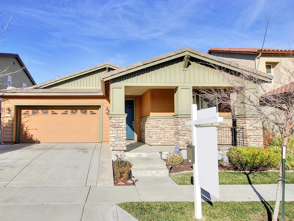 1st image of 2679 Nicolson Cir