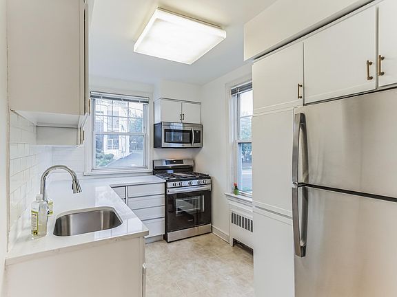 4th image of 176 Millburn Ave APT 25