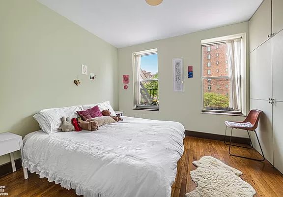 3rd image of 632 E 14th St APT 16