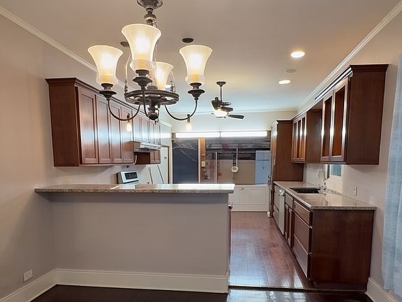4th image of 2402 W Southcross Blvd