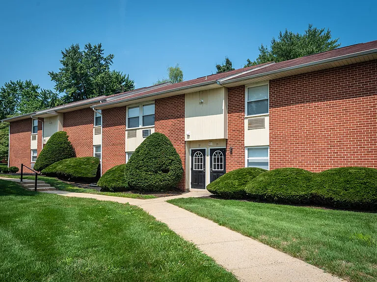 Colebrook Apartments — Photo 16
